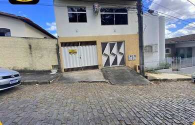 Imagem: A casa possui 2 Dormitórios, 1 Banheiro e 1 Vaga na garagem