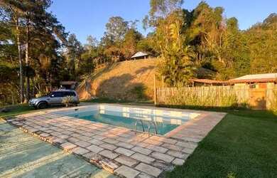 Imagem 1: Imóvel em Itaipava com 2 casas, 2 flets, piscina e terreno 5.172,29 m²