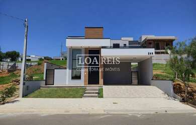 Imagem: A casa em condomínio à venda possui 3 Dormitórios, 2 Banheiros