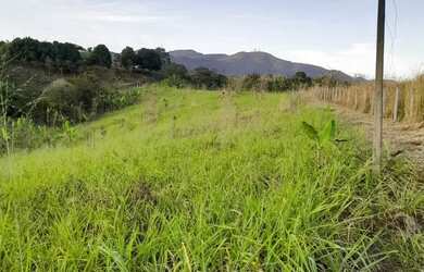 Imagem: O terreno possui 32.000m² de Área e está localizado em Campo