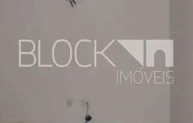 Imagem: O depósito possui 1 Vaga na garagem, 32m² de Área e está