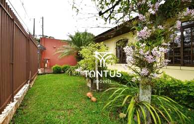 Imagem: A casa possui 5 Dormitórios, 3 Banheiros, 3 Vagas na garagem