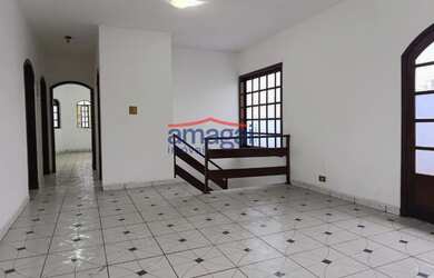 Imagem: A casa possui 2 Dormitórios, 2 Banheiros, 2 Vagas na garagem