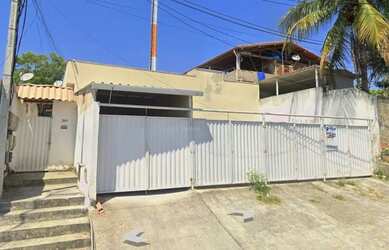 Imagem: A casa possui 1 Dormitório, 1 Banheiro, 1 Vaga na garagem