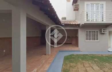 Imagem: A casa possui 4 Dormitórios, 5 Banheiros, 2 Vagas na garagem