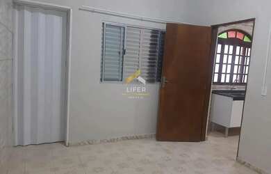 Imagem: A casa possui 4 Dormitórios, 3 Banheiros, 2 Vagas na garagem