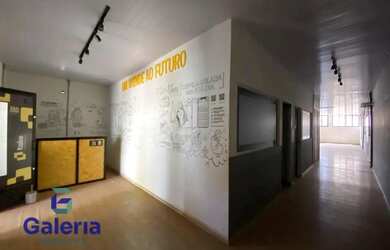 Imagem: O depósito possui 5 Vagas na garagem e 2144m² de Área e está