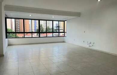 Imagem: O apartamento possui 4 Dormitórios, 5 Banheiros, 3 Vagas na