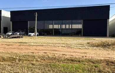 Imagem: O depósito possui 5 Vagas na garagem, 2.400m² de Área e