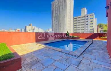 Imagem: O apartamento possui 1 Dormitório, 1 Banheiro, 1 Vaga na garagem