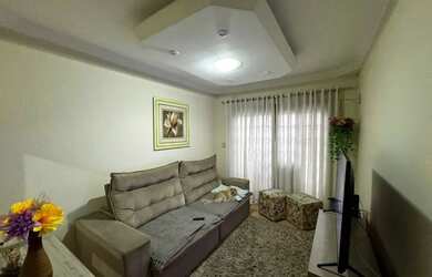 Imagem: A casa possui 2 Dormitórios, 1 Banheiro, 2 Vagas na garagem