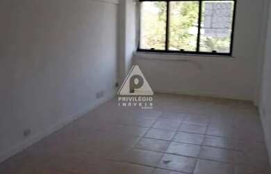 Imagem: O depósito possui 1 Vaga na garagem e 31m² de Área e está