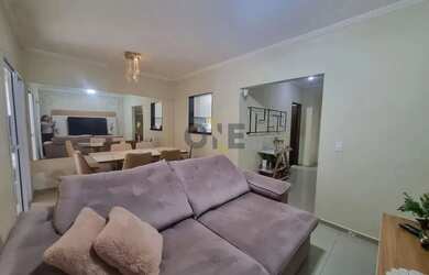 Imagem: A casa em condomínio possui 3 Dormitórios, 3 Banheiros, 2