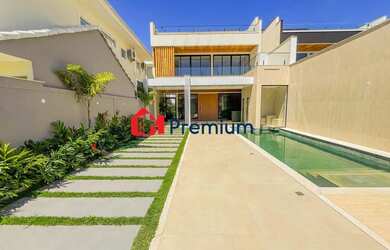 Imagem: A casa em condomínio possui 5 Dormitórios, 5 Banheiros, 4