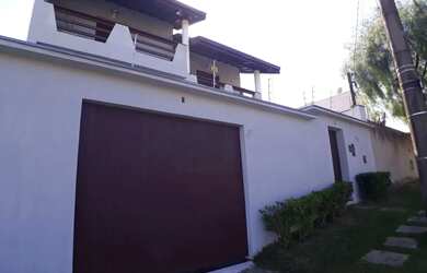 Imagem: A casa possui 3 Dormitórios, 3 Banheiros, 2 Vagas na garagem