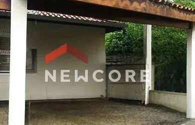 Imagem: A casa em condomínio possui 3 Dormitórios, 1 Banheiro, 2 Vagas