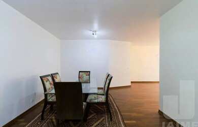 Imagem 6: Apartamento amplo em área nobre, 4 dormitórios sendo 2 suítes e 2 vagas...