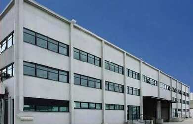 Imagem: O depósito possui 5 Vagas na garagem e 9500m² de Área e está