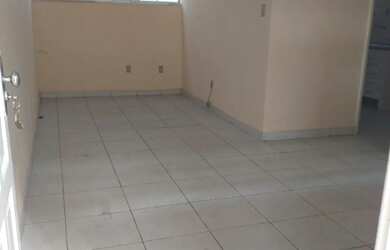 Imagem 3: Aluga-se apartamento 2/4 térreo em Roma na Cidade Baixa