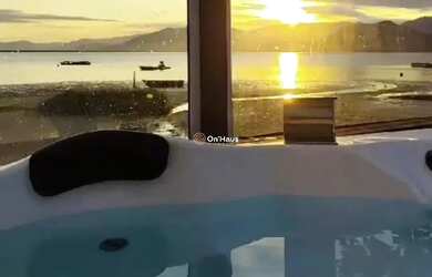 Imagem: A casa possui 3 Dormitórios, 2 Banheiros, 3 Vagas na garagem