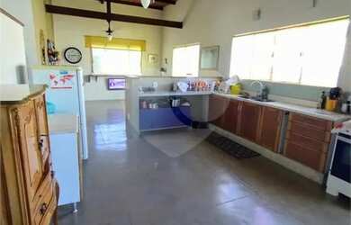 Imagem: A casa em condomínio possui 4 Dormitórios, 3 Banheiros, 197m²