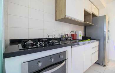 Imagem: O apartamento possui 1 Dormitório, 1 Banheiro, 1 Vaga na garagem