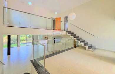 Imagem: A casa em condomínio possui 4 Dormitórios, 5 Banheiros, 4