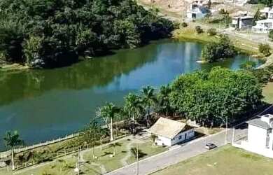 Imagem: A casa em condomínio possui 4 Dormitórios, 4 Banheiros, 4