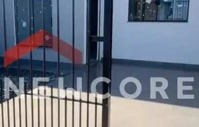 Imagem: A casa possui 2 Dormitórios, 1 Banheiro, 2 Vagas na garagem