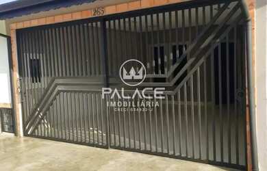 Imagem: A casa possui 2 Dormitórios, 1 Banheiro, 1 Vaga na garagem