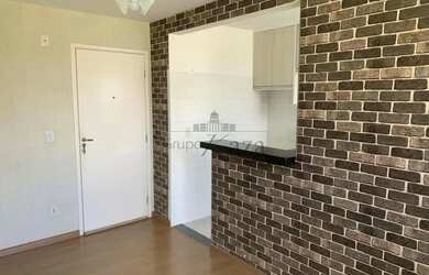 Imagem: O apartamento possui 2 Dormitórios, 1 Banheiro, 1 Vaga na garagem