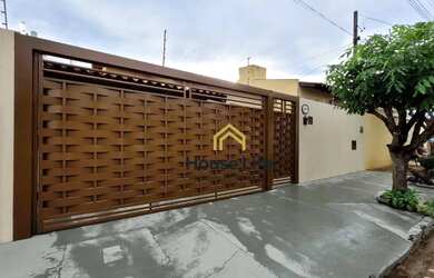 Imagem: A casa à venda possui 3 Dormitórios, 2 Banheiros, 2 Vagas