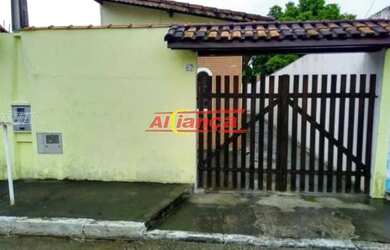 Imagem: A casa possui 2 Dormitórios, 2 Banheiros, 3 Vagas na garagem