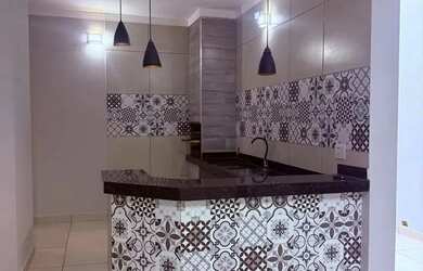 Imagem: A casa possui 3 Dormitórios, 2 Banheiros, 2 Vagas na garagem