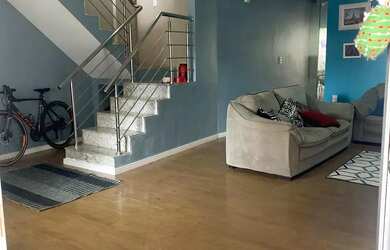 Imagem: A casa possui 3 Dormitórios, 3 Banheiros, 2 Vagas na garagem