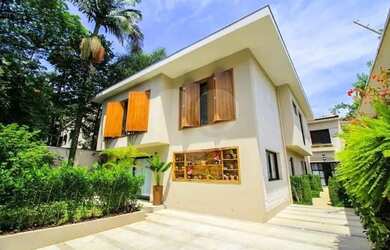 Imagem: A casa possui 3 Dormitórios, 1 Banheiro, 3 Vagas na garagem