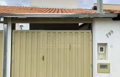 Imagem: A casa possui 2 Dormitórios, 1 Banheiro, 1 Vaga na garagem