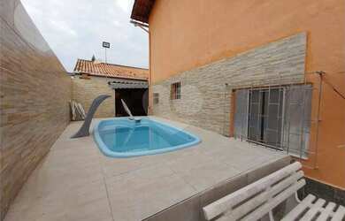 Imagem: A casa em condomínio possui 5 Dormitórios, 3 Banheiros, 3