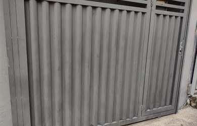 Imagem: A casa possui 2 Dormitórios, 1 Banheiro, 1 Vaga na garagem