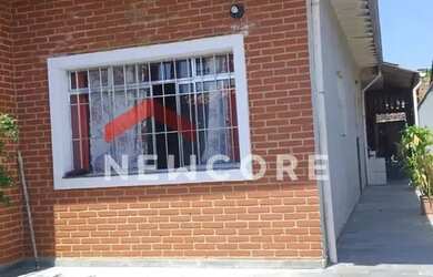 Imagem: A casa possui 2 Dormitórios, 2 Banheiros, 2 Vagas na garagem