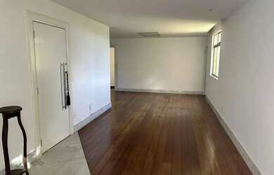 Imagem: O apartamento possui 1 Dormitório, 3 Banheiros, 1 Vaga na garagem