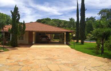 Imagem: A casa em condomínio possui 5 Dormitórios, 4 Banheiros, 4