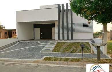 Imagem: A casa em condomínio possui 3 Dormitórios, 3 Banheiros, 4