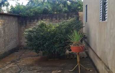 Imagem: A casa possui 2 Dormitórios, 1 Banheiro, 3 Vagas na garagem