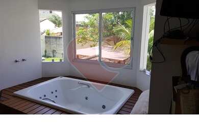 Imagem: A casa em condomínio possui 4 Dormitórios, 5 Banheiros, 3