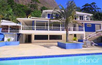 Imagem: A casa possui 4 Dormitórios, 5 Banheiros, 5 Vagas na garagem