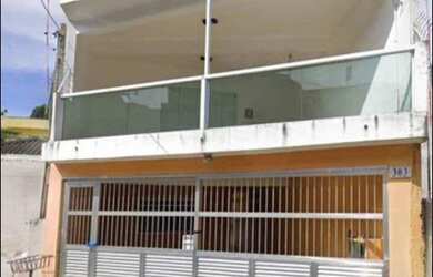 Imagem: A casa possui 2 Dormitórios, 2 Banheiros, 2 Vagas na garagem