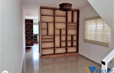 Imagem: A casa possui 3 Dormitórios, 5 Banheiros, 2 Vagas na garagem