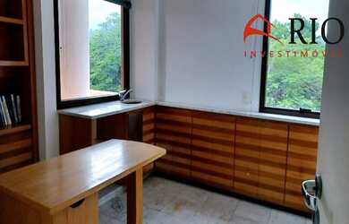 Imagem: O depósito possui 2 Vagas na garagem, 69m² de Área e está