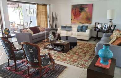 Imagem: A casa possui 2 Dormitórios, 5 Banheiros, 5 Vagas na garagem